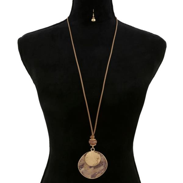 ANIMAL PRINT ROUND PENDANT NECKLACE