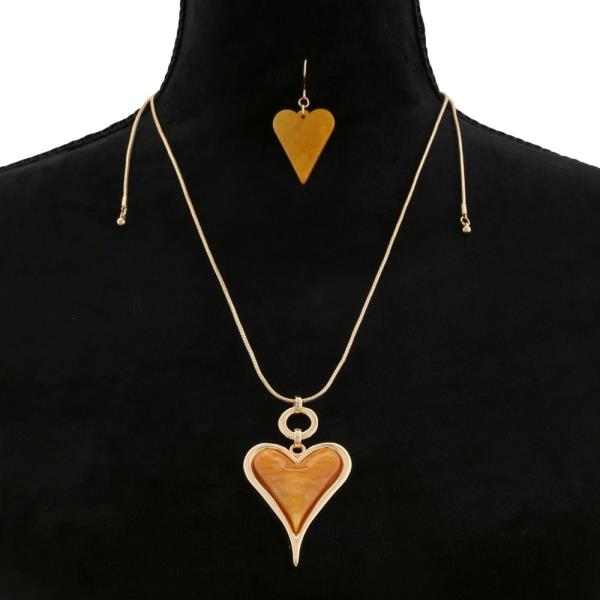HEART SHAPE PENDANT NECKLACE