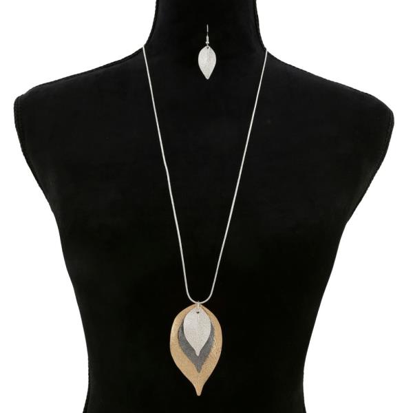 TRI COLOR LEAF PENDANT NECKLACE