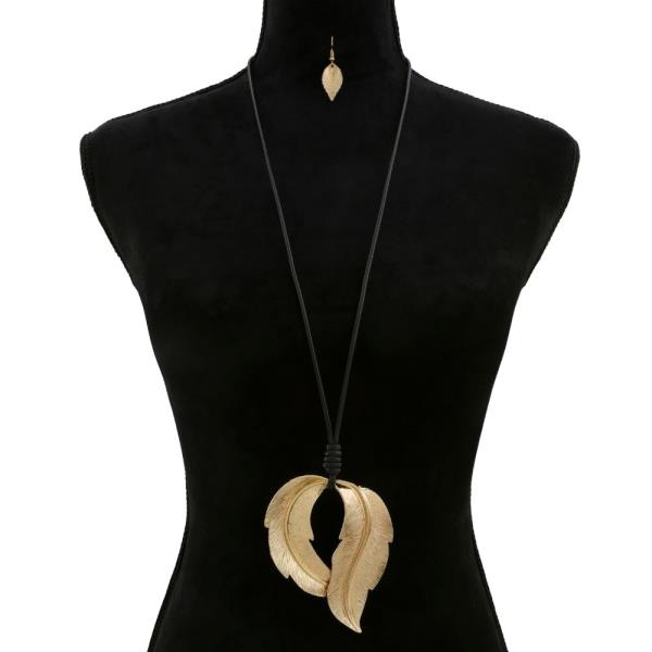 DOUBLE LEAF METAL PENDANT NECKLACE