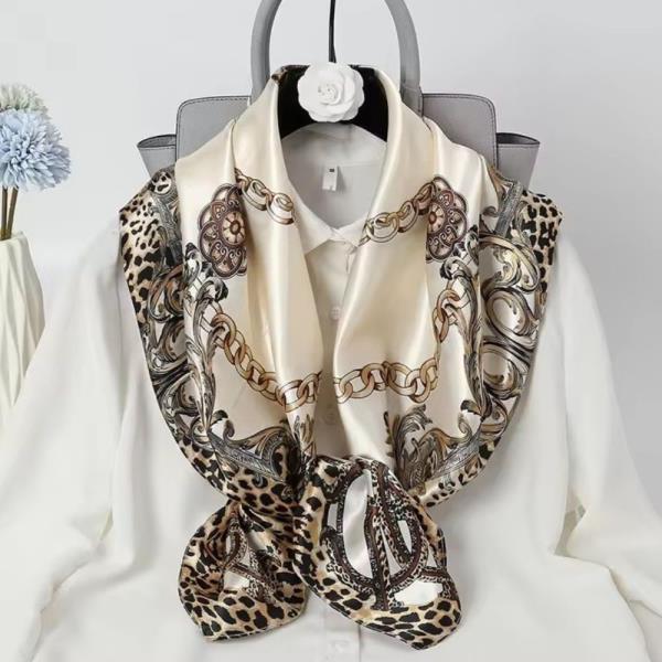 BANDANA NECK SCARF