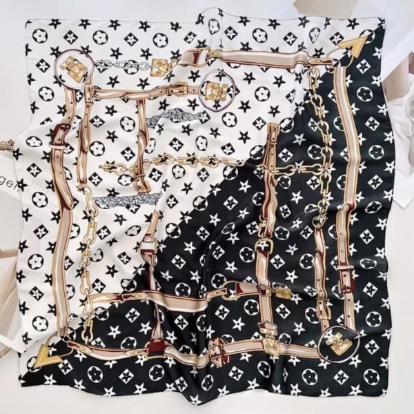 CHAIN BUCKLE GRAPHIC PATTERN BANDANA SQUARE NECK SCARF