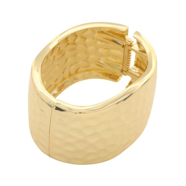 HAMMERED METAL HINGED METAL BRACELET