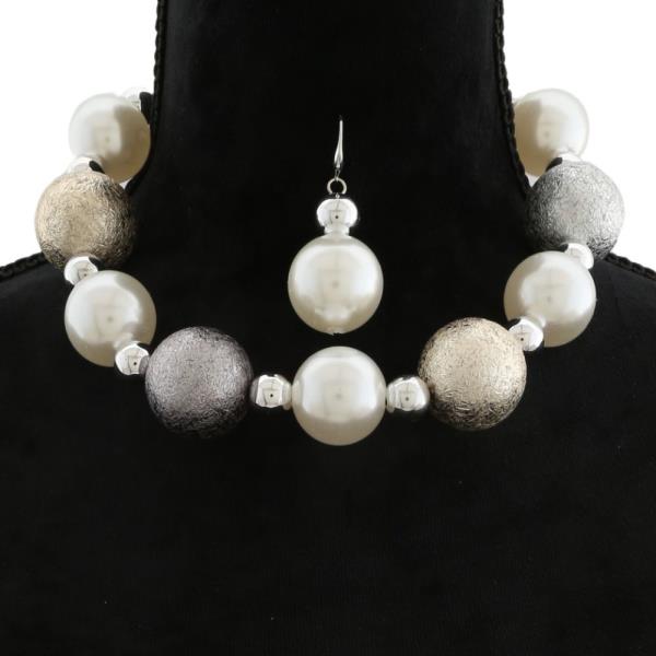 TEXTURED PEARL BEAD NECKLACE