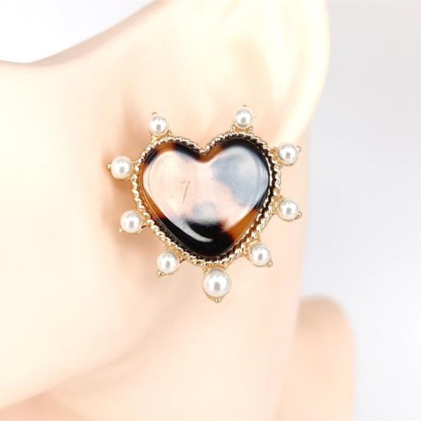 TORTOISE HEART PEARL EDGE STUD EARRING