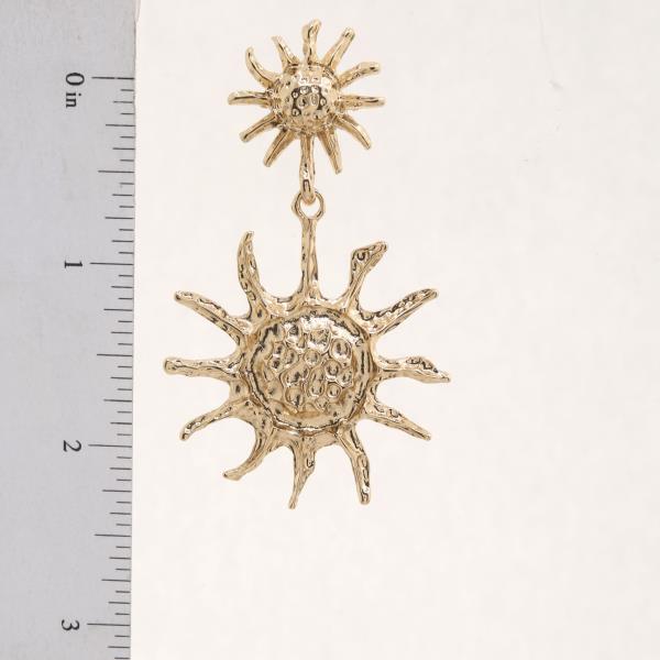 METAL HAMMERED SUN DANGLE EARRING