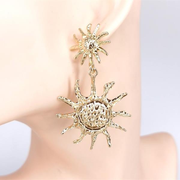 METAL HAMMERED SUN DANGLE EARRING