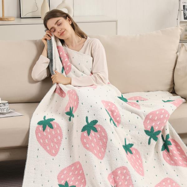 STRAWBERRIES THROW BLANKET