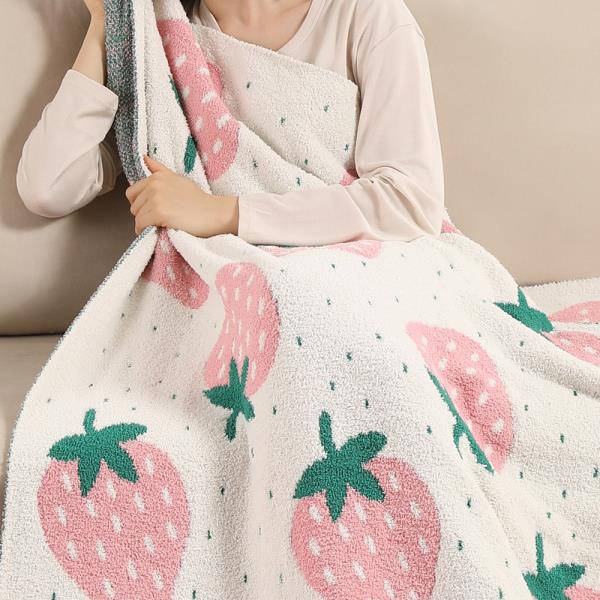STRAWBERRIES THROW BLANKET