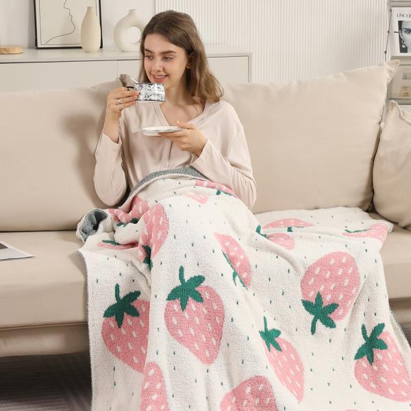 STRAWBERRIES THROW BLANKET