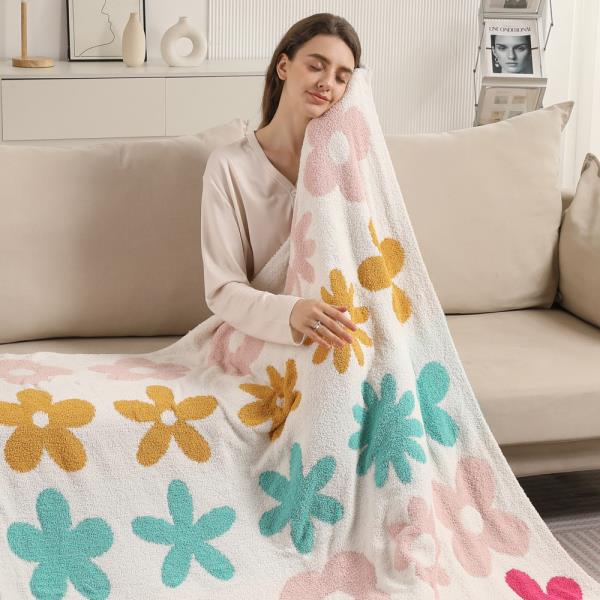 MULTICOLOR FLORAL REVERSIBLE THROW BLANKET