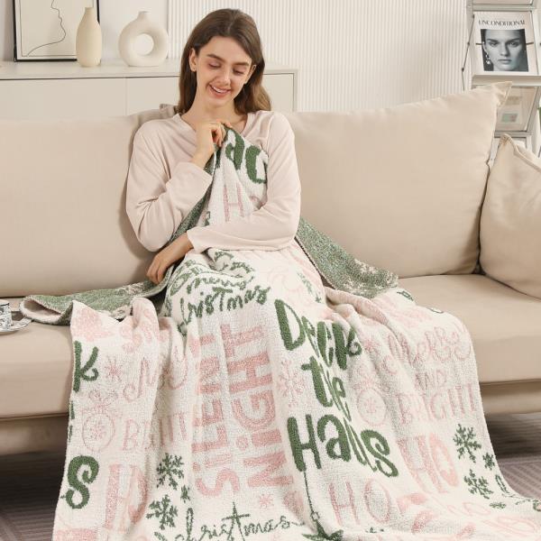 CHRISTMAS THEMED THROW BLANKET