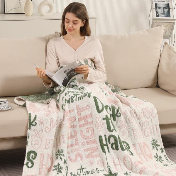 CHRISTMAS THEMED THROW BLANKET