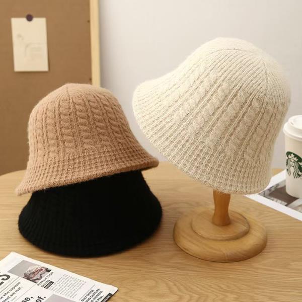 KNIT BUCKET HAT