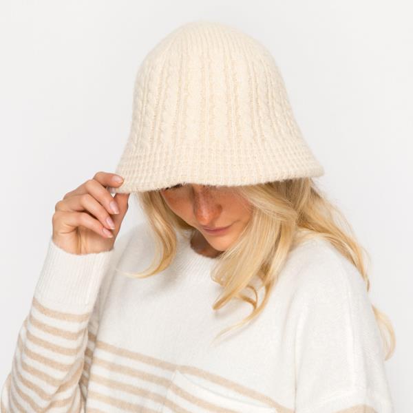 KNIT BUCKET HAT