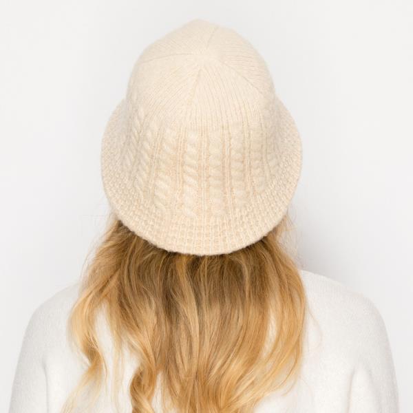 KNIT BUCKET HAT