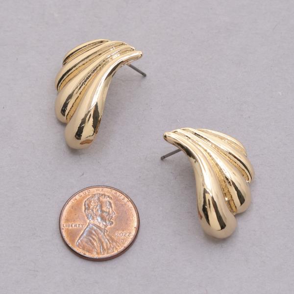 METAL EARRING