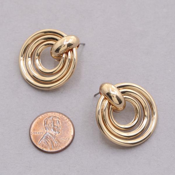 ROUND METAL EARRING