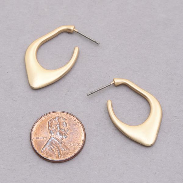 GEO SHAPE METAL EARRING