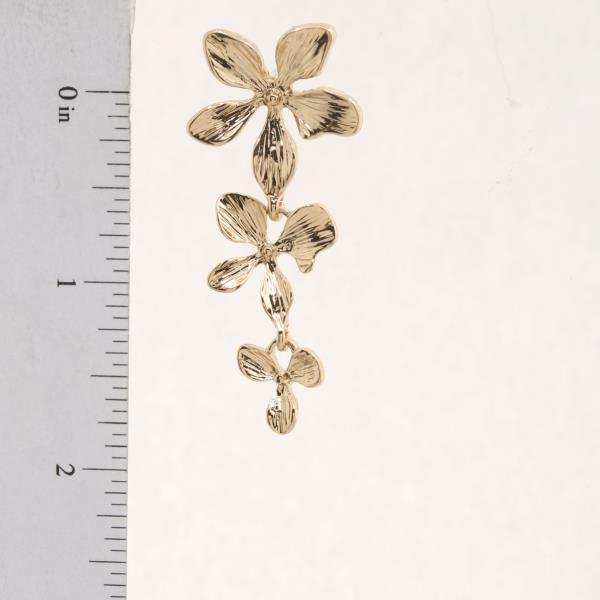 TRIPLE FLOWER POST EARRING
