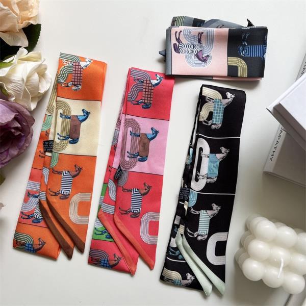 GEOMETRIC HORSE PRINT SILKY SKINNY SCARF