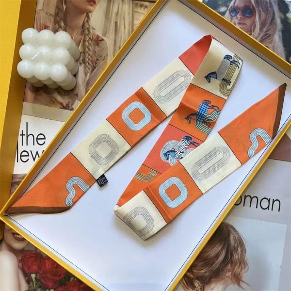 GEOMETRIC HORSE PRINT SILKY SKINNY SCARF