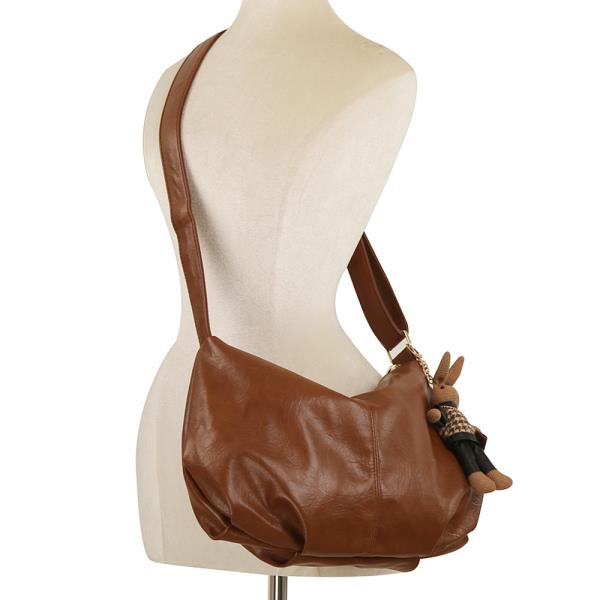 SMOOTH CROSSBODY W DOLL KEYCHAIN