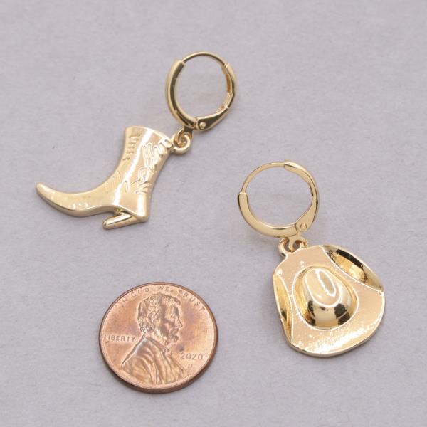 WESTERN CHARM METAL HUGGIE EARRING