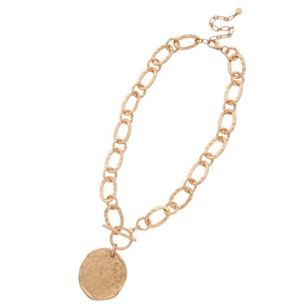 HAMMERED METAL COIN PENDANT TOGGLE CLASP OVAL LINK METAL NECKLACE