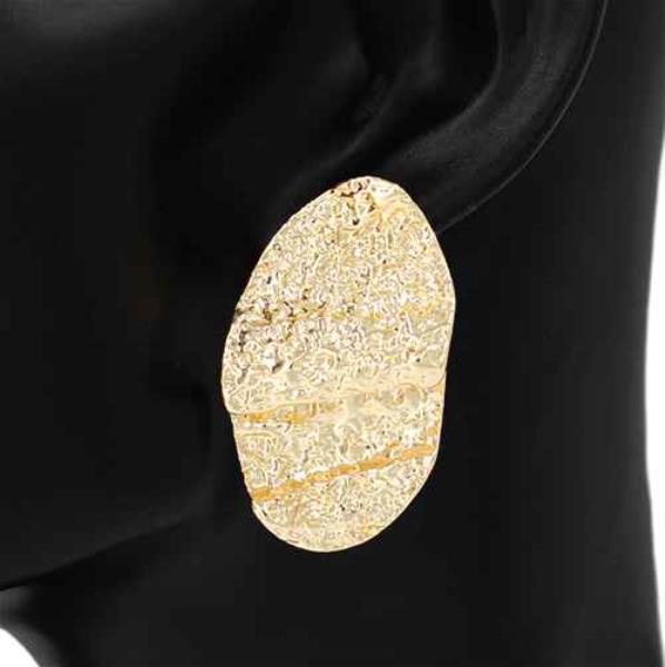 TEXTURED METAL OVAL EARRING