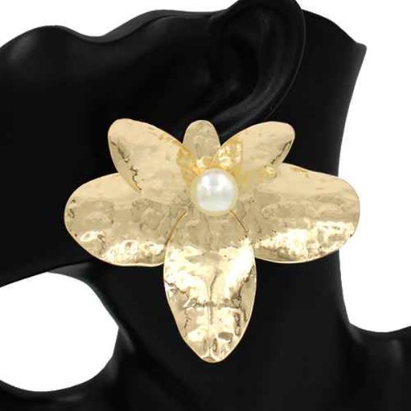 TEXTURED METAL FLOWER PEARL CENTER EARRING