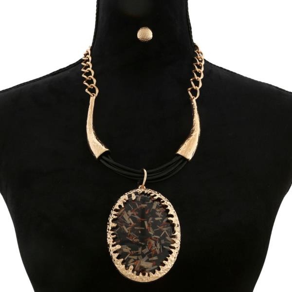 OVAL PENDANT NECKLACE