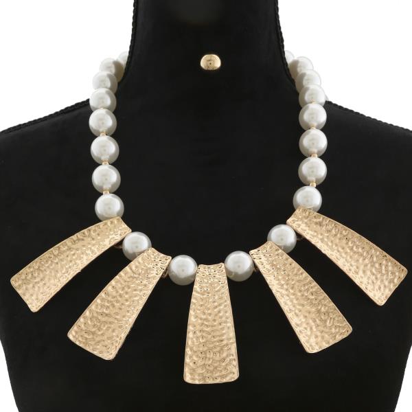 TEXTURED METAL BAR PEARL BEAD NECKLACE