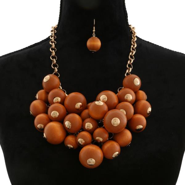 CHUNKY BEADED NECKLACE