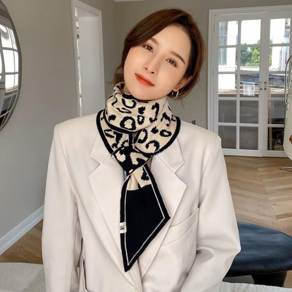 LEOPARD PATTERN KNIT OBLONG SCARF