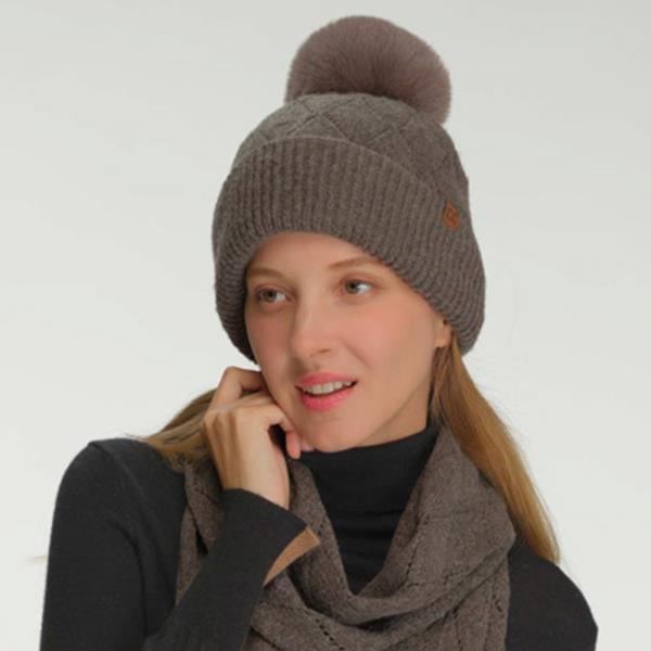 CC LEAF PATTERN FAUX FUR POM BEANIE