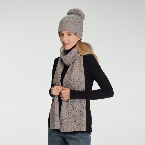 CC DIAMOND LACE PATTERN YARN POM POM BEANIE
