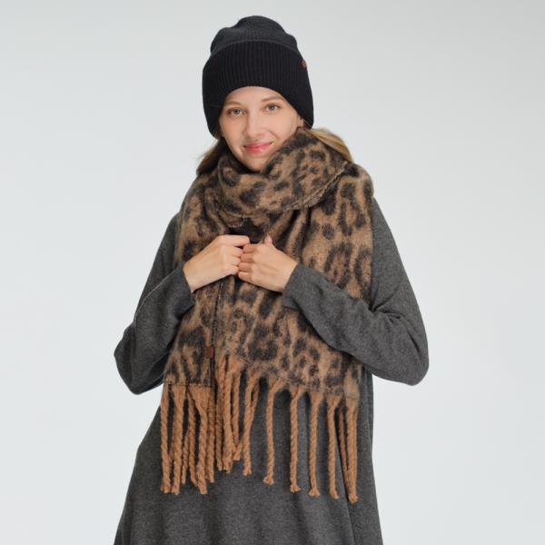 CC WOVEN LEOPARD PRINT SCARF