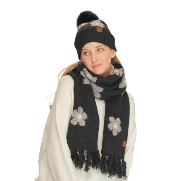 CC DAISY PATTERN SCARF