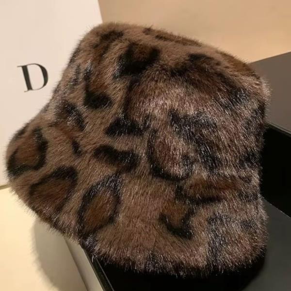 LEOPARD FAUX FUR BUCKET HAT