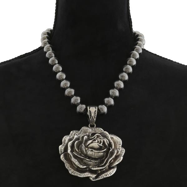 RUSTIC ROSE PENDANT BEADED NECKLACE