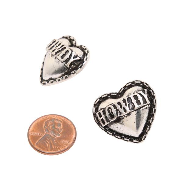 HOWDY HEART SHAPE METAL EARRING