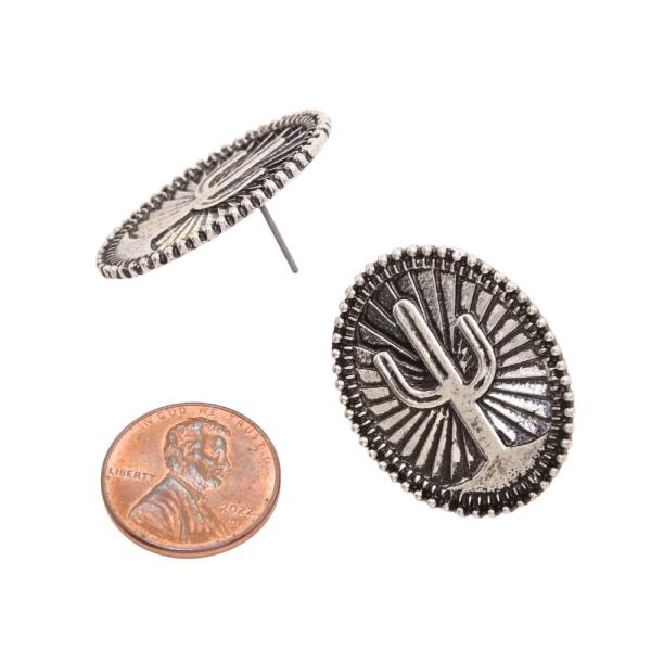 CACTUS OVAL METAL EARRING