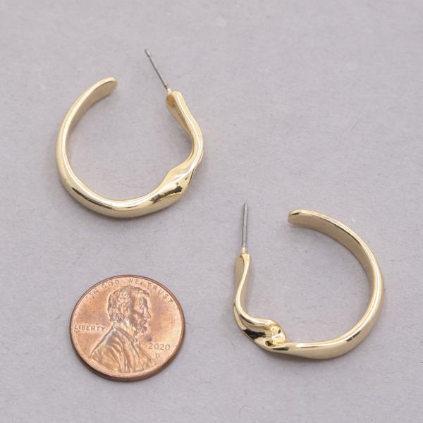 METAL OPEN HOOP EARRING