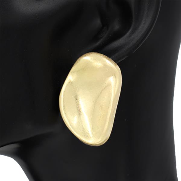 OVAL METAL EARRING