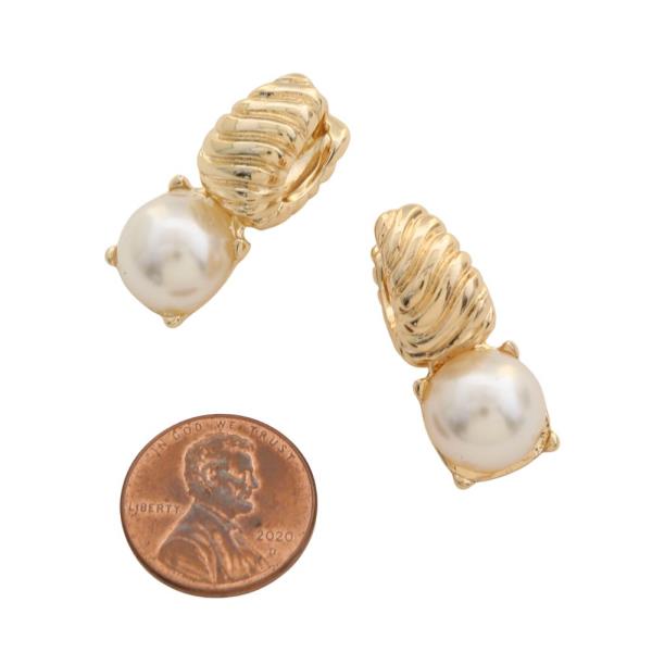 PEARL BEAD HUGGIE EARRING