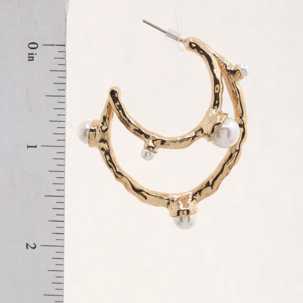TEXTURED METAL BRANCH C HOOP EARRING