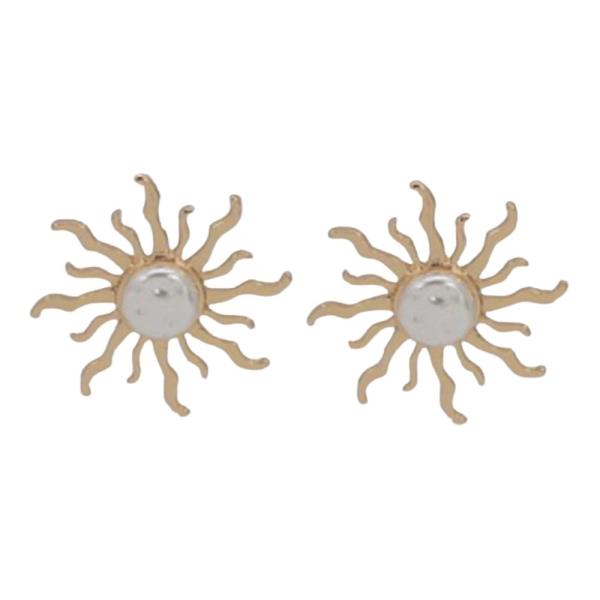 TEXTURED METAL PEARL SUNBURST STUD EARRING