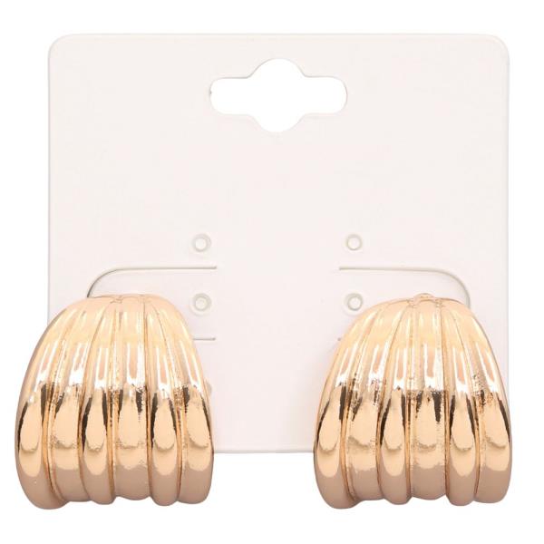 METAL LINED CURVED EARRING