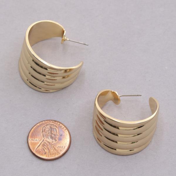 WIDE HOOP METAL EARRING